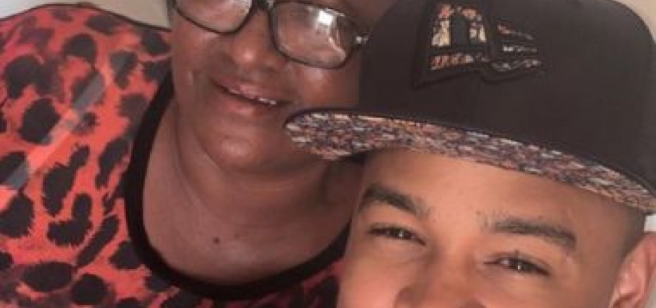 Mãe de Léo Santana é hospitalizada e cantor cancela compromissos em São Paulo