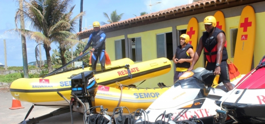 Mergulhadores auxiliam resgate das vítimas em Mar Grande