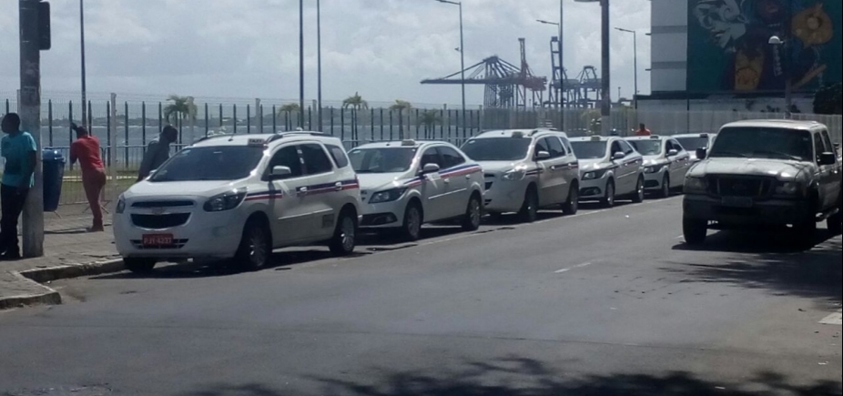 Taxistas transportam gratuitamente famílias de vítimas após acidente em Mar Grande