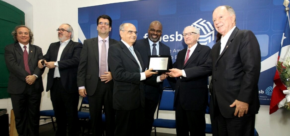 Em comemoração aos 16 anos de fundação, Fapesb entrega Prêmio Roberto Santos de Mérito Científico 