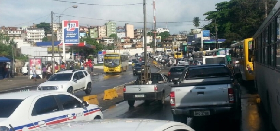 Carreta quebrada causa congestionamento em São Caetano