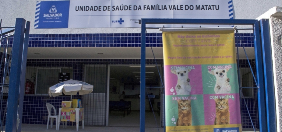Campanha do Centro de Zoonoses vacina gratuitamente cães e gatos de Salvador contra raiva 