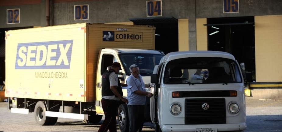 Ministro diz que governo estuda privatizar Correios