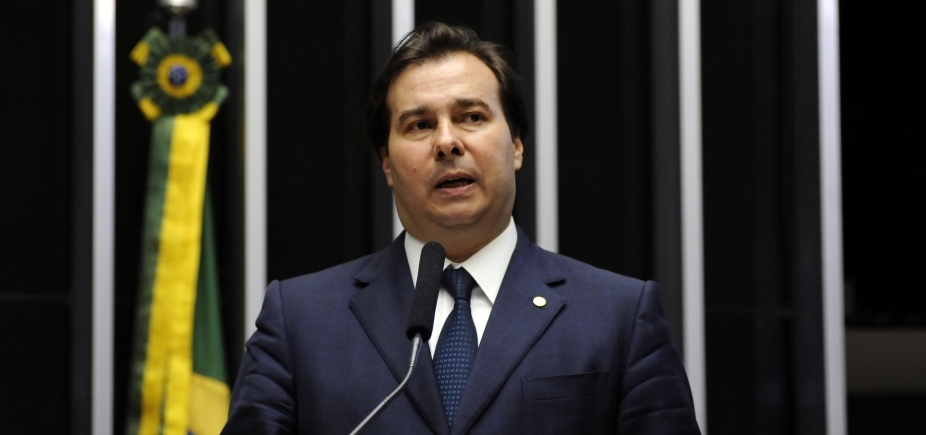 Rodrigo Maia chora ao homologar acordo de recuperação fiscal do Rio: "Emoção de participar deste momento"