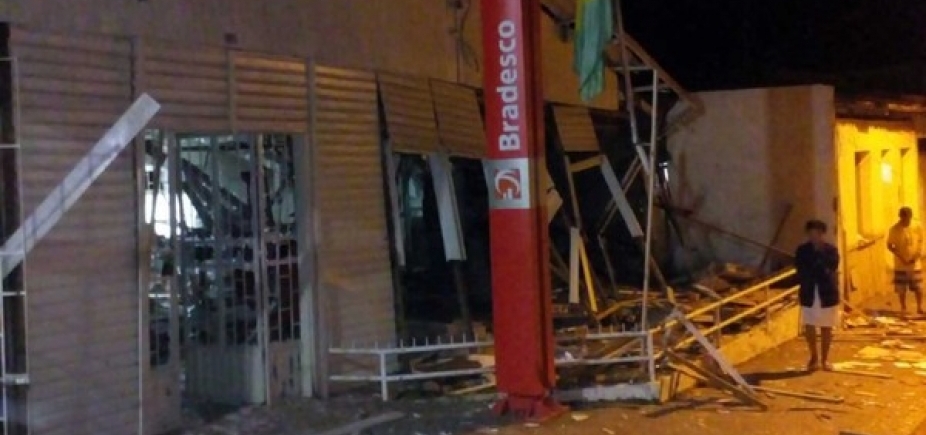 Assaltantes invadem e explodem agência bancária em Itagimirim