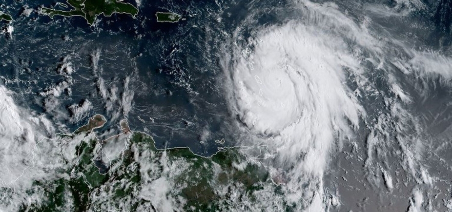 Furacão Maria atinge categoria 3 e segue em direção ao Caribe
