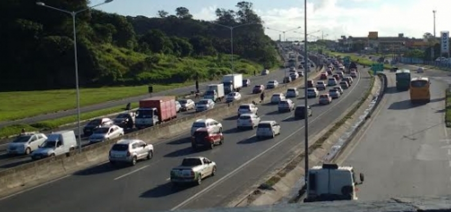 Manhã de congestionamento nas vias de acesso a Avenida Luis Eduardo Magalhães