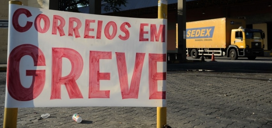 Trabalhadores dos Correios entram em greve na Bahia por tempo indeterminado