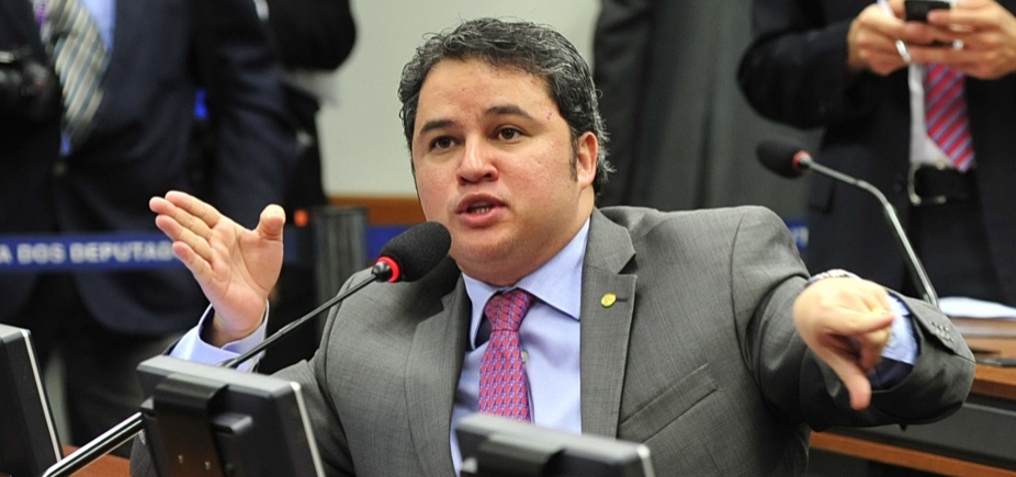 Em 10 anos, DEM é o partido que mais perdeu deputados, diz jornal