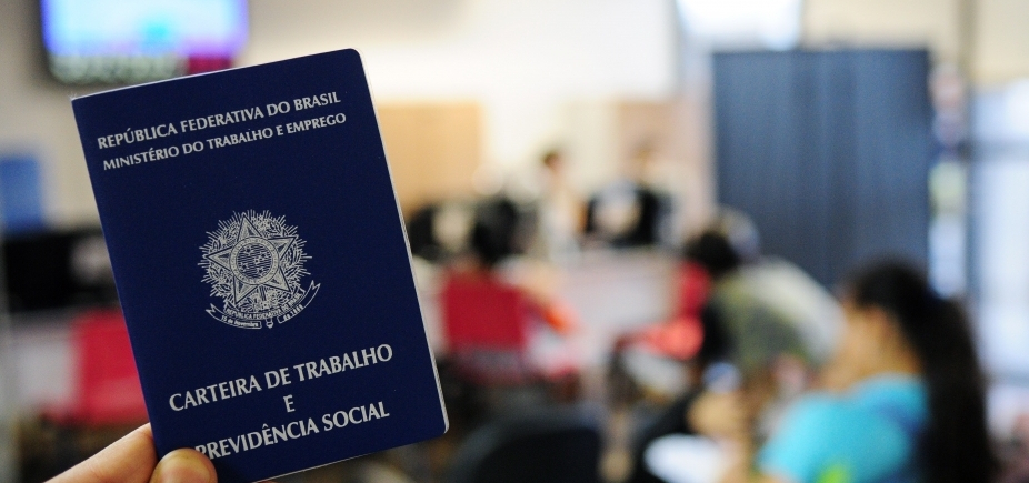 Apesar de diminuição, taxa de desemprego ainda é de 12,6% no país