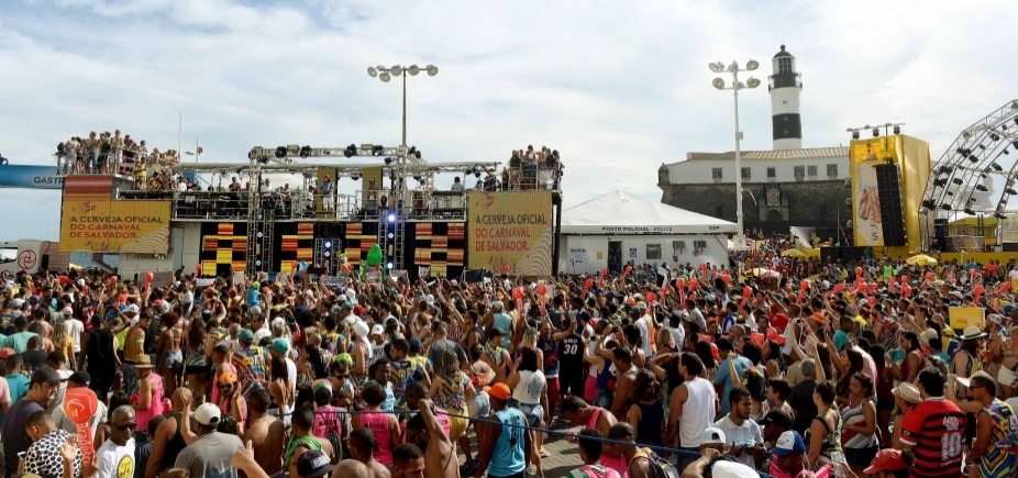 ʹCircuito da Barra virou mercado de carneʹ, diz Netinho sobre Carnaval