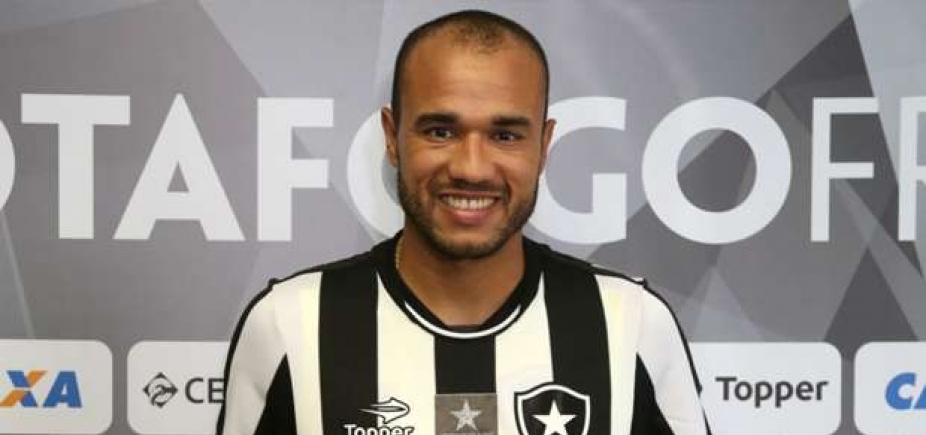 Com câncer, atacante Roger do Botafogo agradece apoio na web: "Vou vencer"
