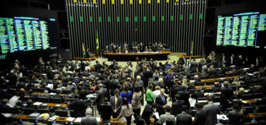 Maioria dos deputados baianos vota a favor da criação do fundo de financiamento de campanha; veja lista