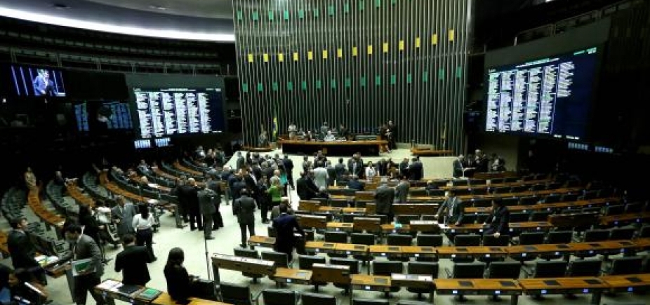 Relator de denúncia contra Temer na Câmara deve ler parecer nesta terça-feira
