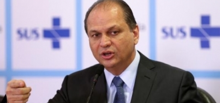 Após pedido de afastamento, ministro da Saúde critica MPF: \"Ação política\"