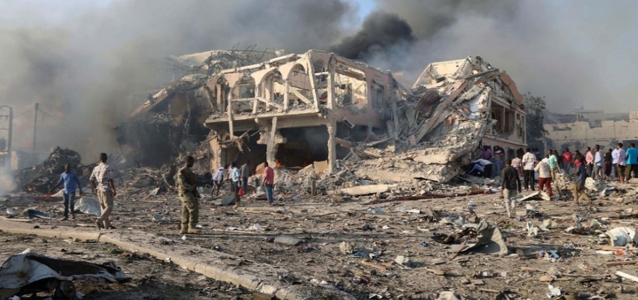 Manifestantes vão às ruas da Somália em protesto a ataque que deixou 302 mortos no país