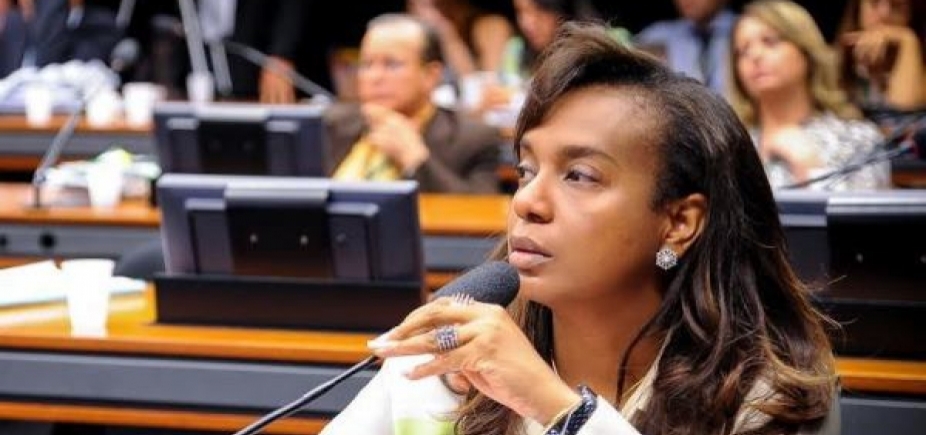 Tia Eron é exonerada da Semps para votar denúncia contra Temer