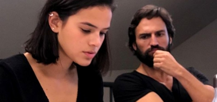 A fila andou? Bruna Marquezine está de romance com ator português, diz colunista