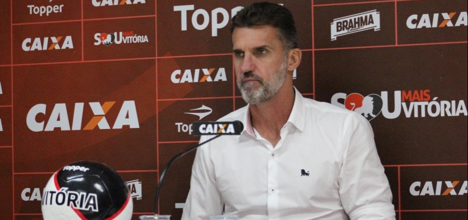 Mancini lamenta derrota e diz que Vitória voltará a ganhar no Barradão ʹna marraʹ