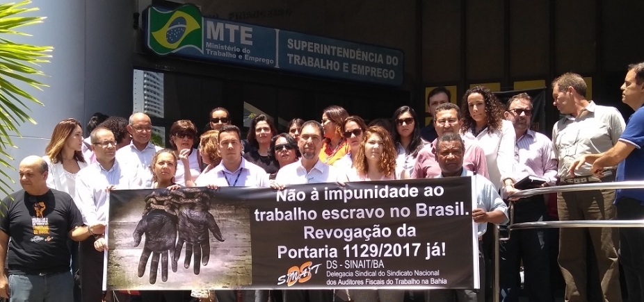 Auditores fiscais do trabalho escravo na Bahia fazem manifestação contra portaria do governo