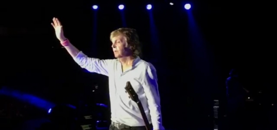 Ao som de grandes sucessos, Paul McCartney arrisca ʹbaianêsʹ e faz show histórico em Salvador