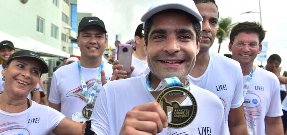 Prefeito ACM Neto fala após correr 10 km na primeira Maratona Cidade de Salvador