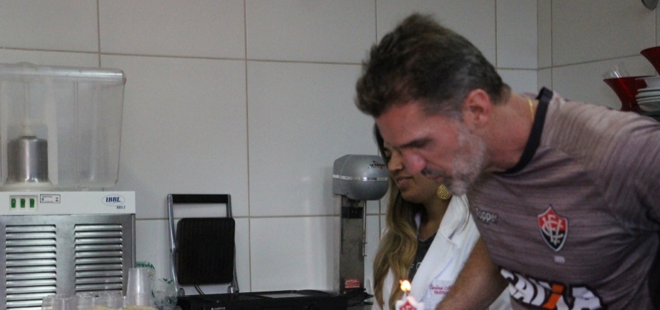 Mancini faz 51 anos e comemora em treinamento do Vitória