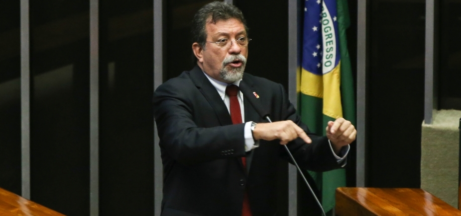 Favorável a investigação, Florence fala em "provas robustas" contra Temer e ministros 
