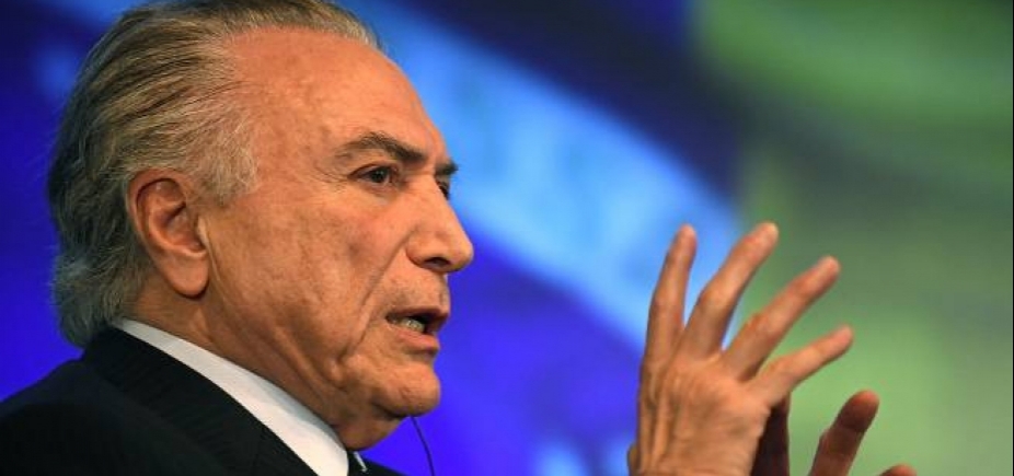 Estratégia: Temer sanciona Refis e autoriza privatização de aeroportos