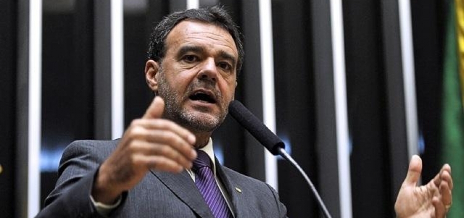 Daniel Almeida diz que Temer chantageia deputados e Maia é figura \"tímida e frágil\"