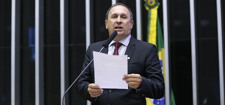 João Gualberto diz que \"atos de Temer\" não podem ser aceitos: \"Sou intolerante a corrupção\"