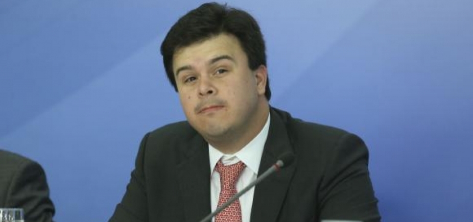 Ministro de Minas e Energia sai do PSB para votar a favor de Temer em denúncia
