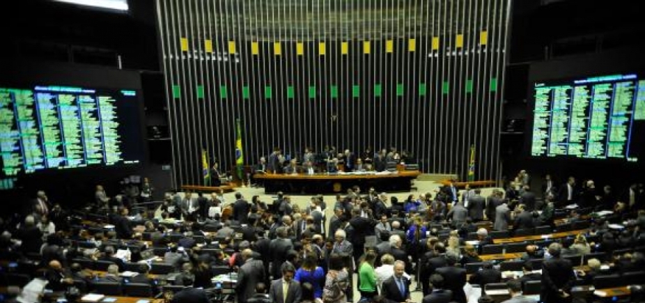 Quórum é atingido e análise de denúncia contra Temer é iniciada; acompanhe ao vivo