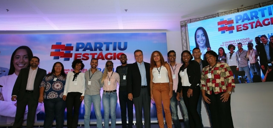 Mais 1,5 mil universitários começam a trabalhar em órgãos estaduais pelo programa Partiu Estágio