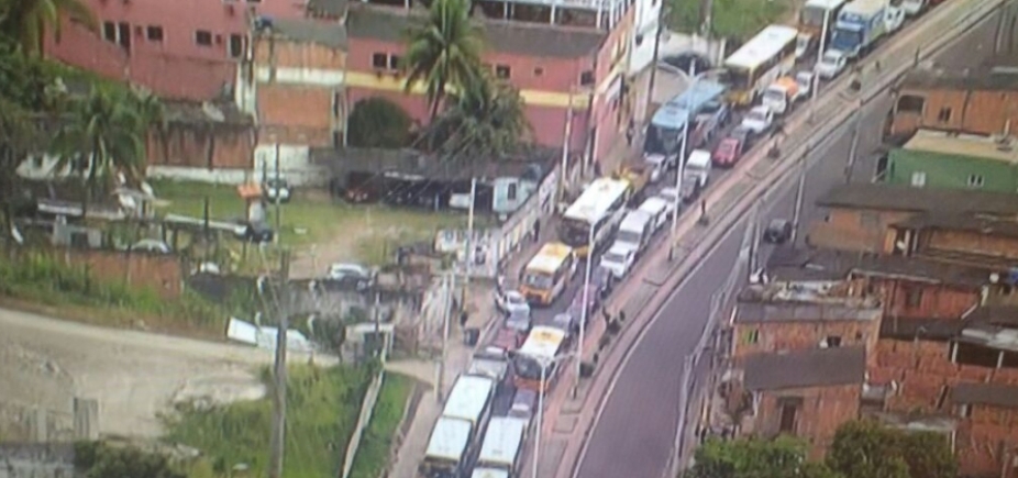 Av. Suburbana tem longo congestionamento por causa de protesto; veja trânsito