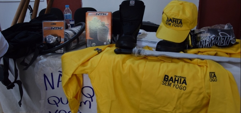 Governo entrega mais de 600 kits de equipamentos de proteção para brigadas da Chapada