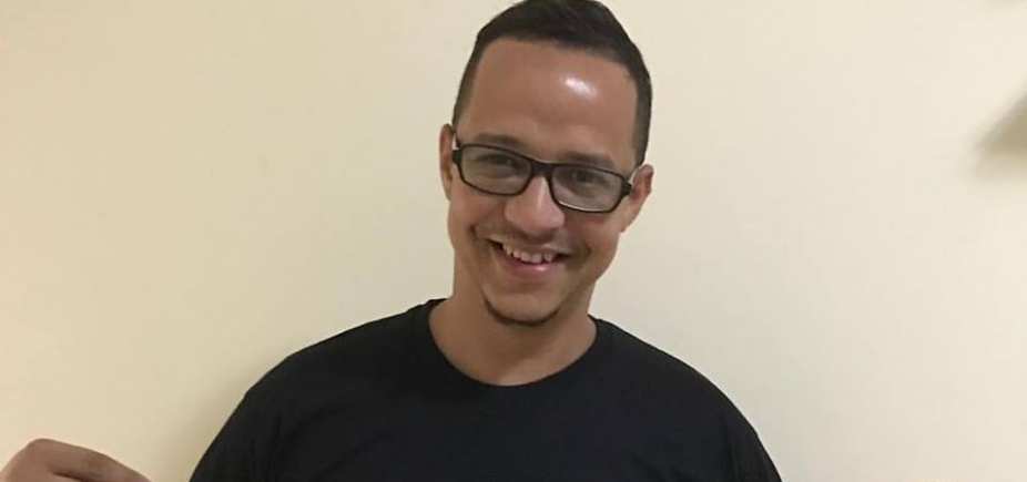 Baleada em atentado que matou o pai, filha de cantor gospel recebe alta