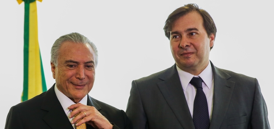 Rodrigo Maia alerta Temer que governo corre risco de derrota até em MPs