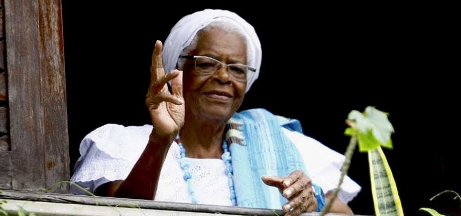 Mãe Stella de Oxóssi segue em UTI; quadro de saúde é estável