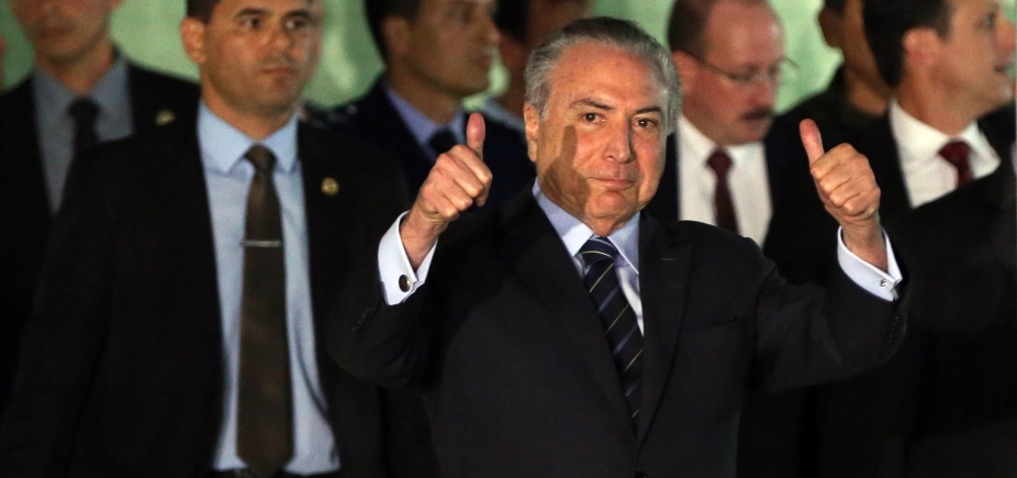 Após cirurgia, Michel Temer está "clinicamente muito bem", diz médico
