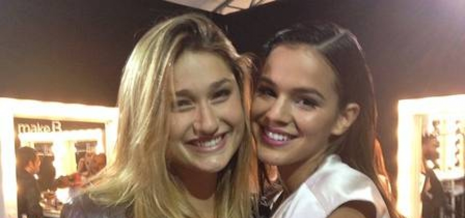 Bruna Marquezine e Sasha Meneghel posam com look gótico e agitam web; veja