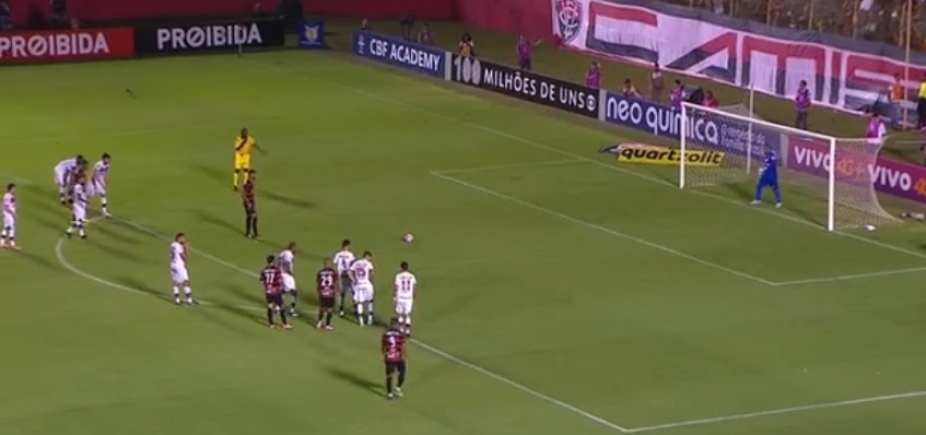 Vitória desperdiça pênalti e empata com o Atlético-GO dentro do Barradão