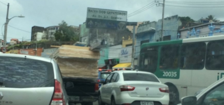 Trânsito começa a ficar lento em diversos pontos da cidade