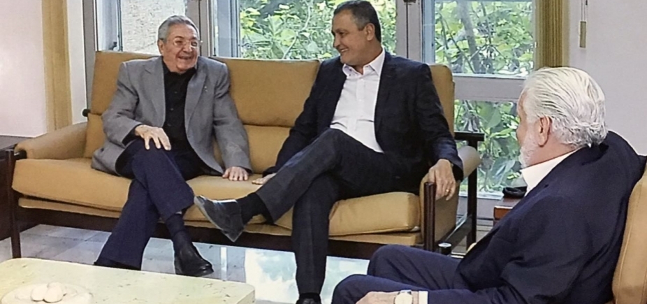 Em Cuba, Rui se reúne com o presidente Raul Castro: \"Muito a ensinar ao mundo\"