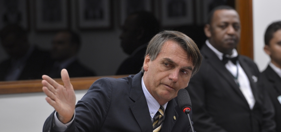 Ciro sobre Bolsonaro: "Não está vinculado a escândalo, até porque nunca administrou um ʹpé de bodegaʹ"