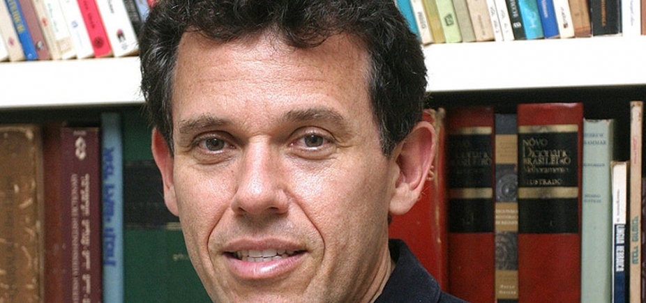 Nilton Bonder comenta sobre ensino religioso em escolas públicas: ʹNão devem ter compromissos com crençasʹ
