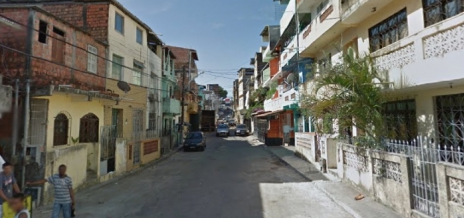 Sem água há cinco dias, morador da Liberdade reclama: "Já gastei R$ 200"