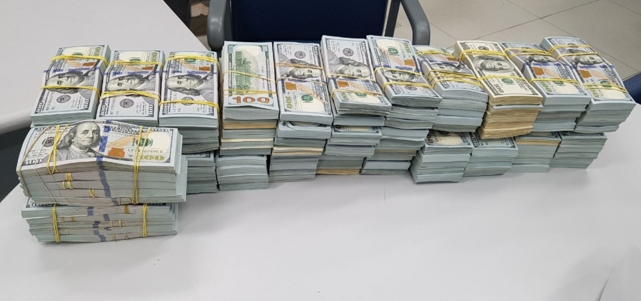 Homem é preso transportando mais de R$ 10 milhões em espécie em caminhão de hortifruti