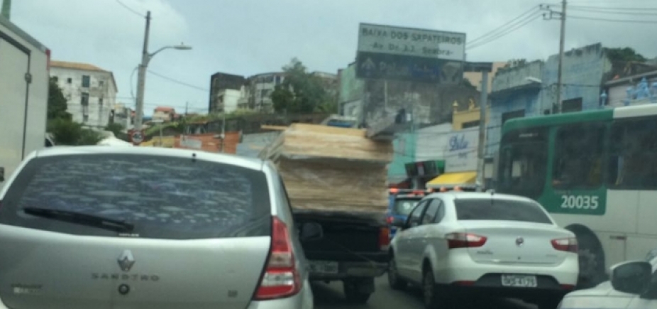 Mesmo sem acidentes, motorista enfrenta congestionamento nesta manhã