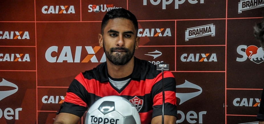 Atacante do Vitória é denunciado por racismo durante o Ba-Vi
